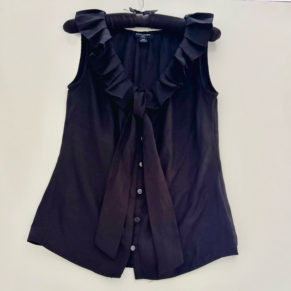 BANANA REPUBLIC Black Ruffled Sleeveless Top